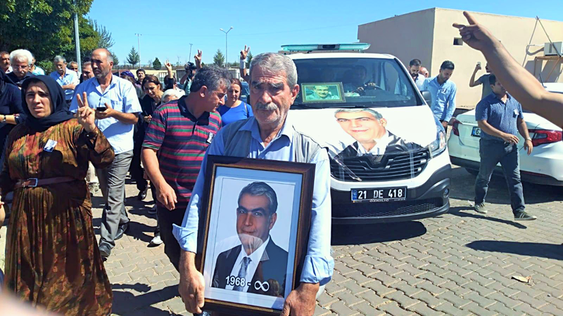 Erbil’de yaşamını yitiren HDP’li Ayhan’ın annesi: Erdoğan elim yakandadır, senin de yüreğin yansın