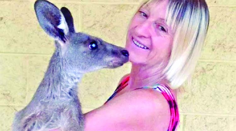Queensland’da kanguru bir aileden üç kişiyi yaraladı