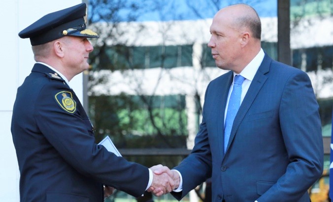 İki yabancıya vize verilmesiyle ilgili operasyon: Federal Polis’ten, İçişleri Bakanlığına baskın