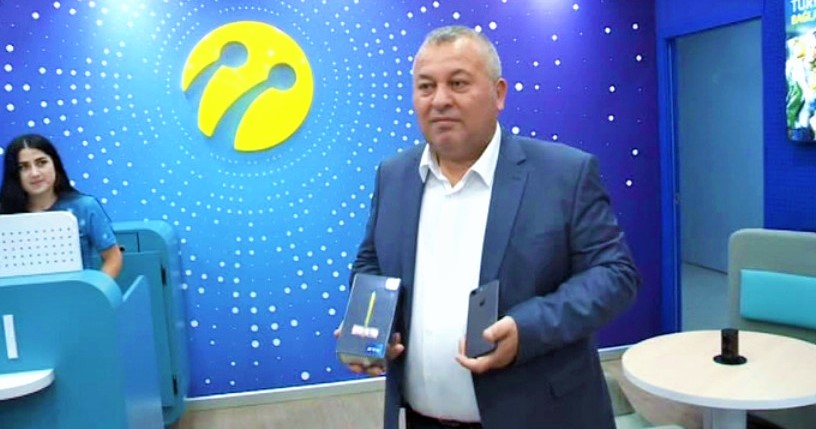 Amerika’yı protesto eden’ MHP’li Milletvekili iPhone’u kırmamış, satmış!