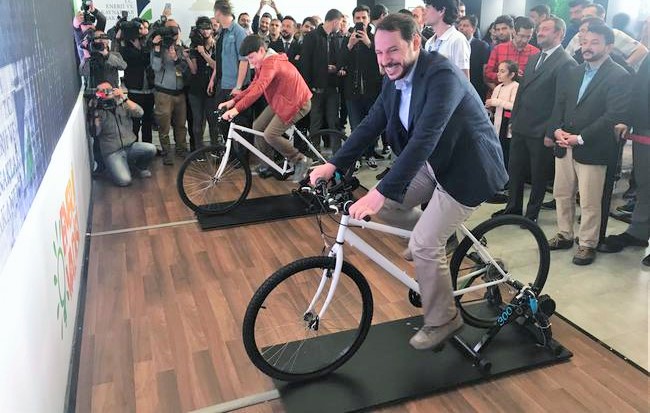 Muhalefetten Damat Albayarak’a: Meclise 6 milyonluk araçla değil, bisikletle gel