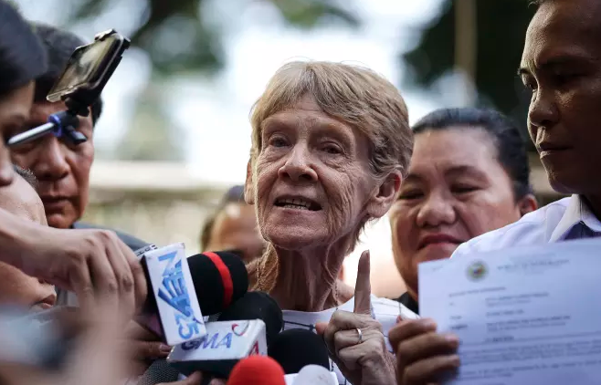 Filipinler’de vizesi uzatılmayan Avustralyalı rahibe ülkeden ayrıldı