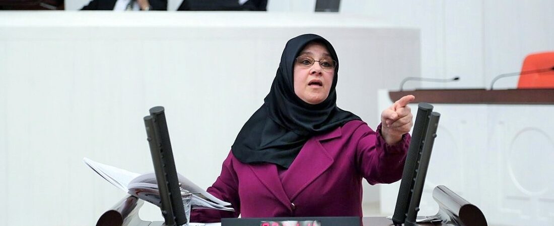 Hüda Kaya, AKP’lilere: Medine Sözleşmesi’ni okuyun, Peygember “Tek vatan, tek dil, tek bayrak.” mı dedi?