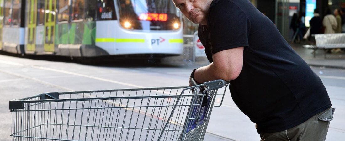 Melbourne’deki saldırıda önce kahraman ilan edildi, sonra cezaevine kondu