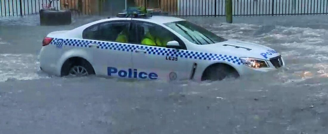 Sydney sele teslim: 500 kişi acil yardım çağrısında bulundu
