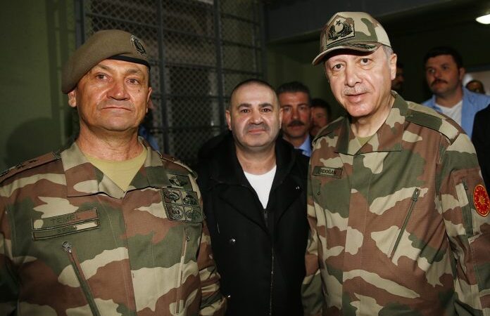 TSK’nın başında sıkıntı: ‘Alkışçı paşa’ Metin Temel’in apoletlerini Erdoğan söktü