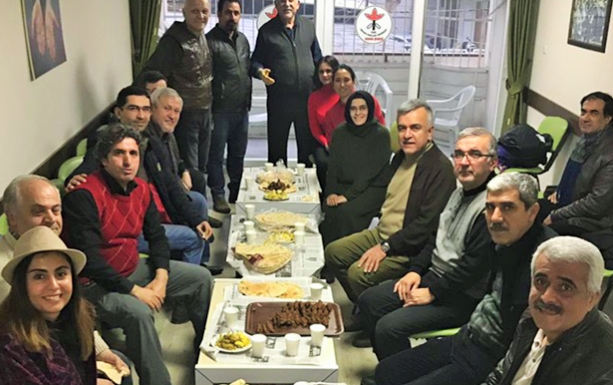KHK’lılar biraraya geldi: Ağaç kökü değil çiğ köfte yiyoruz, bu da size dert olsun