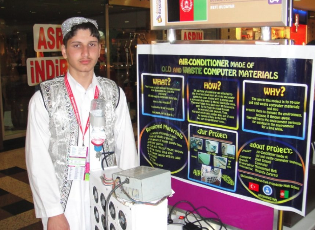 Maarif Vakfı’nın Afganistan’da ilk işi madalyaları yakmak oldu, getirilen öğretmenler kaçtı