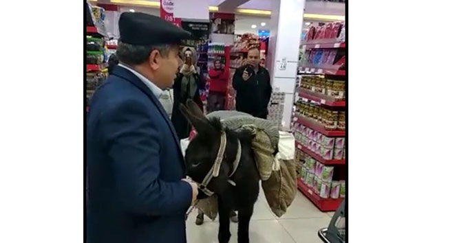 Markette eşekli protestoya ceza yağdı!