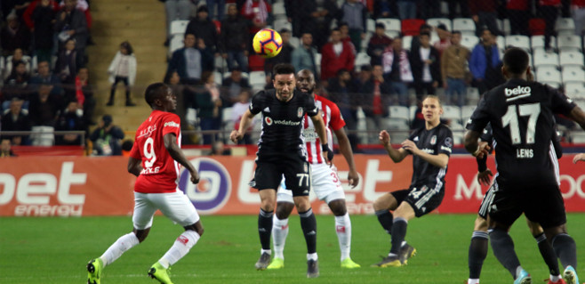 Beşiktaş deplasmanda, rakibine gol yağdırdı