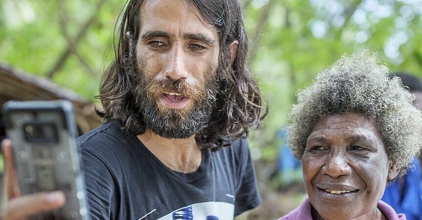 ‘Dağlardan başka dost yok’: Gözaltı Merkezindeki İranlı Kürt Melbourne’de edebiyat ödülü kazandı