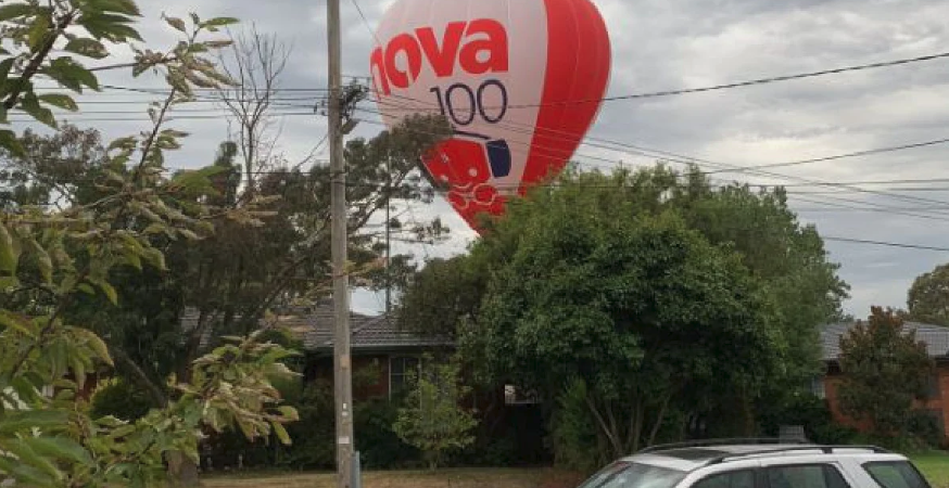 Melbourne’de 5 dakika arayla iki sıcak hava balonu düştü