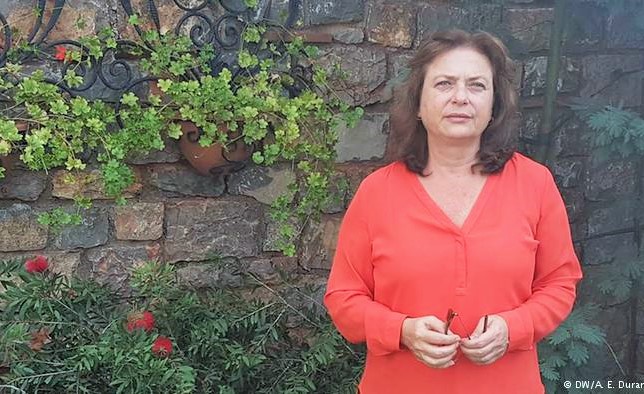 Dilek Dündar: Pasaportuma el kondu, eşime karşı rehin tutuluyorum, evime haciz geldi!