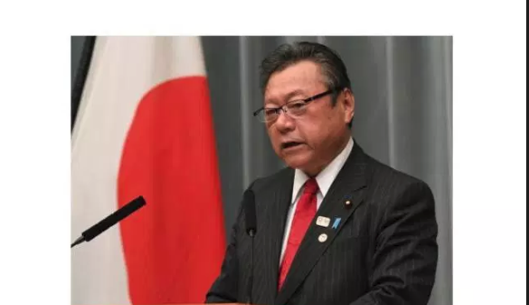 3 dakika geç gelen Japon bakan özür diledi