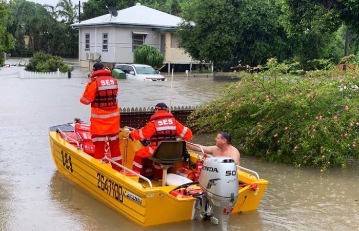 Sel Queensland’dı vurdu: Selden etkilenen en az 100 ev boşaltılacak