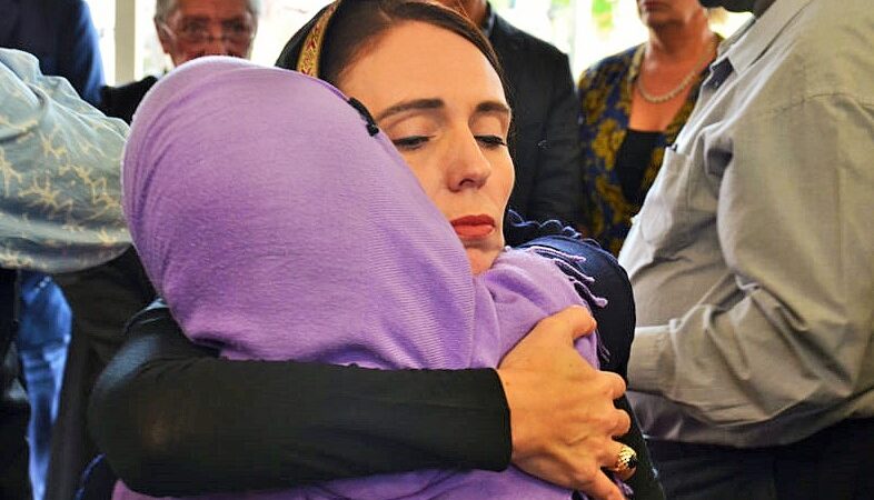 Yeni Zelanda Başbakanı terör saldırısının detaylarını açıkladı: Şüphelilerin sabıka kaydı yok, saldırganın biri Avustralya vatandaşı