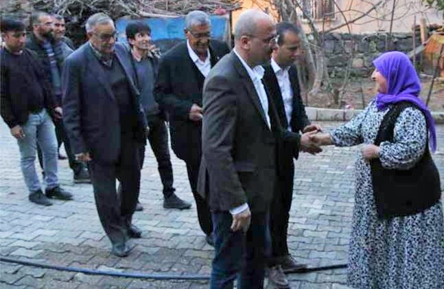 Ahmet Şık, Taybet İnan’ın ailesini ziyaret etti: Bunları yapanlardan hesap soracağız