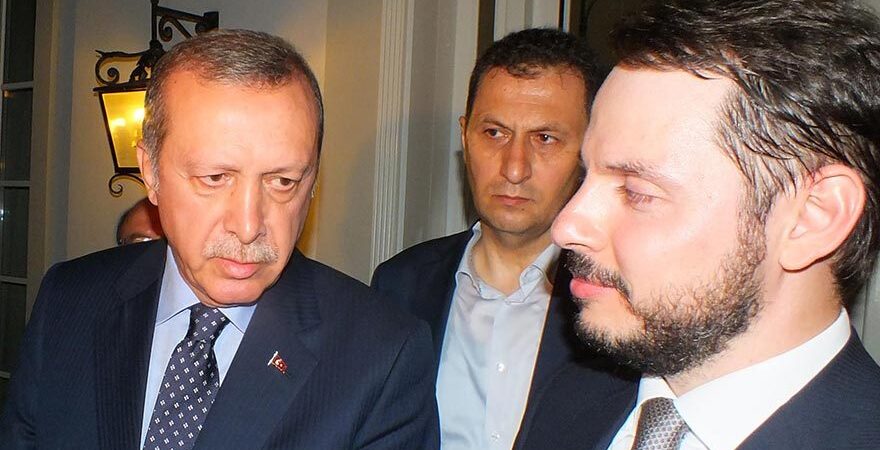 Kayınpeder “TL bize yeter” diyor, damat dolar rekoru kırıyor