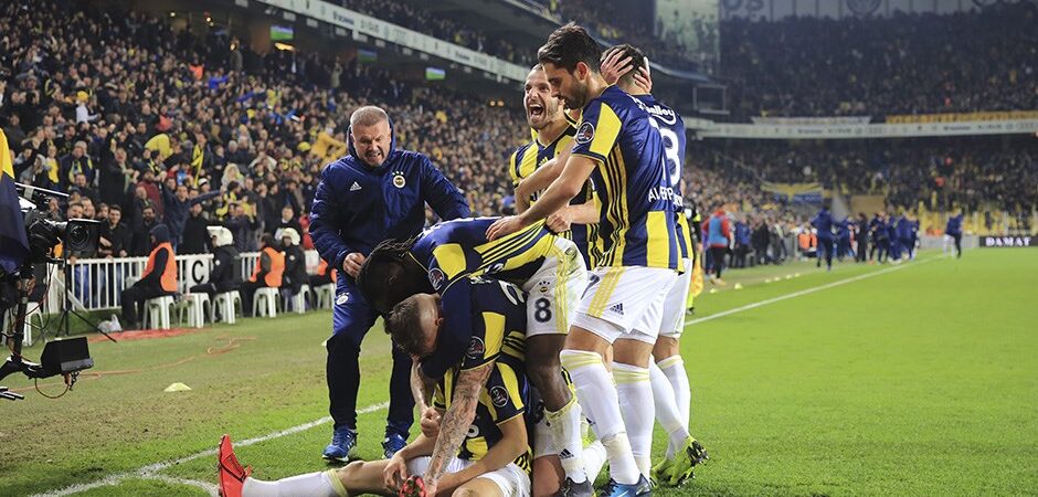 Fenerbahçe nefes aldı: Fener puanını 31’e çıkartırken, Demir Grup Sivaspor 34 puanda kaldı.