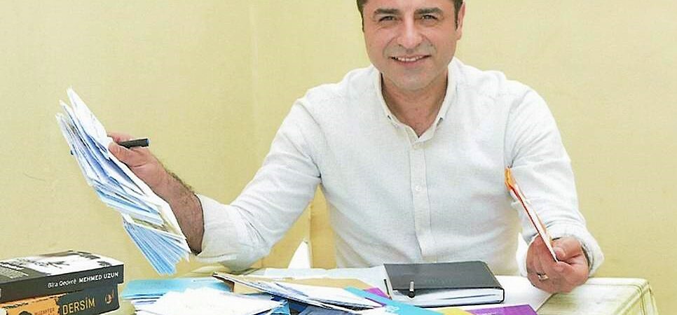 Demirtaş’a, ödül vermeye gelen heyet geri çevrildi