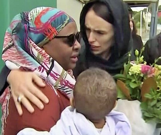 Acı, empati, samimiyet, anne, kadın, lider: Jacinda Ardern