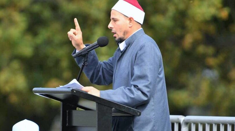 Christchurch’te terörist saldırıya uğrayan Cami İmamı: ‘Yumurta çocuk’ Senatör Anning’e insani değerler dersini verdi