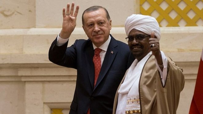 ‘Sıfırlayamadı’: Devrik diktatör El Beşir’in evinde çuval çuval euro ve dolar bulundu