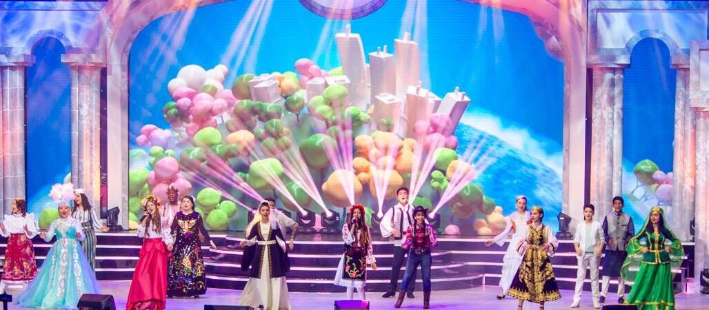 Dünya çocukları ABD’de ayakta alkışlandı: Bu festival Türkiye’de yasaklı, bu utanılacak bir durum