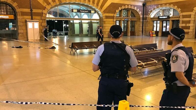 Sydney’de polise bıçaklı saldırı: Yaralanan polis memuru hastaneye kaldırıldı