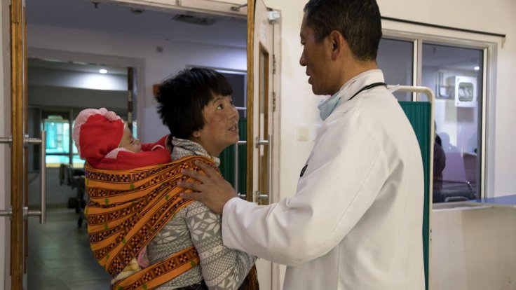 Mutlu Ejderha’nın ülkesi: Hafta içi başbakan hafta sonu doktor