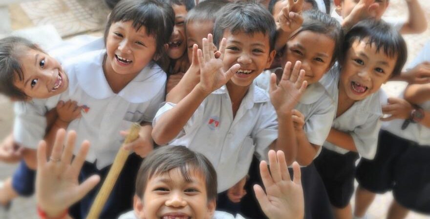 Filipinler’de öğrenciler diploma alabilmek için en az 10 ağaç dikmek zorunda kalacak