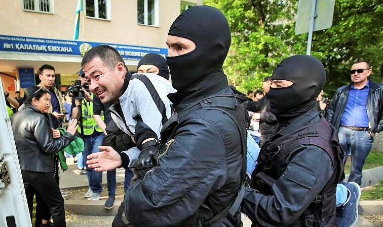 Kazakistan’da boykot protestosu: Başkan belli, seçim prosedür
