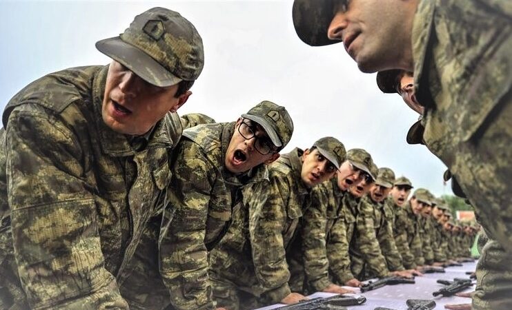Düzenleme Meclis’ten geçti: Yasa kabul edildi, askerlik altı aya indi,130 bin askere erken terhis