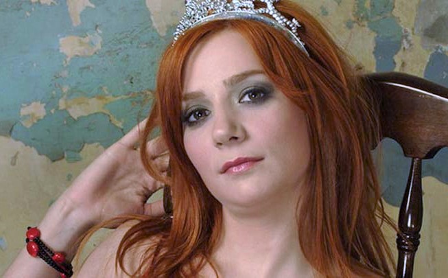 Müzisyen Aylin Aslım: Kürtleri o zekâsız senaryoyla kandırabileceğinizi sandınız ya bir süre buna güleceğâsız