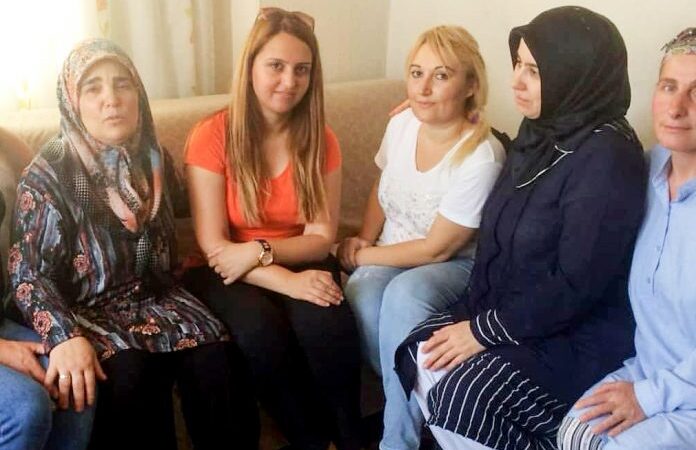 Çocukları köprüde linç edildi, şehitlik beklerken borç çıkardılar