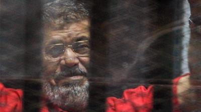 Mısır’da askeri darbeyle görevden alınan Mursi mahkeme salonunda hayatını kaybetti