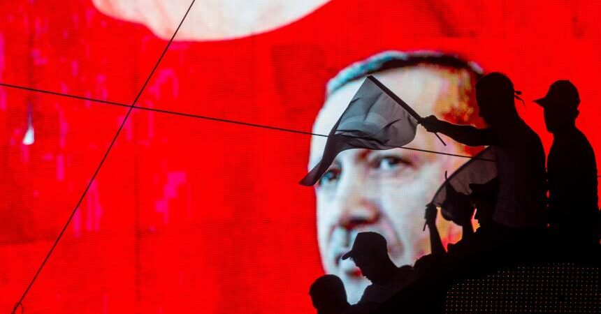 Yeniçağ yazarı Ahmet Takan: AKP 23 Haziran yenilgisinin ardından parçalanıyor