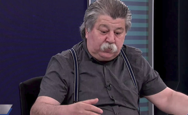 Ahmet Nesin,Türkiye Cumhuriyeti vatandaşlığından çıkacağını duyurdu