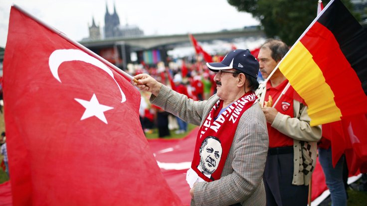 AKP coştu, gurbetçiye peş peşe goller atıyor