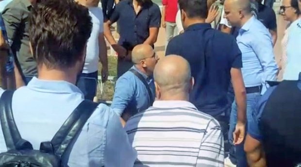 Polis, Milletvekili Ahmet Şık’ı yerde sürükledi