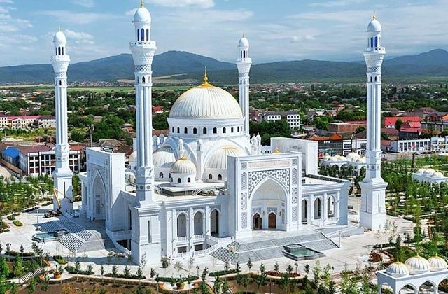 Avrupa’nın en büyük camii Çeçenistan’ın başşehri Grozni’de açıldı