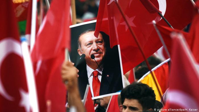 İkişer üçer maaşlı özel AKP’liler: Erdoğan’a yakın olan ve birden fazla kurumdan çift haneli maaş alan çok sayıda isim var