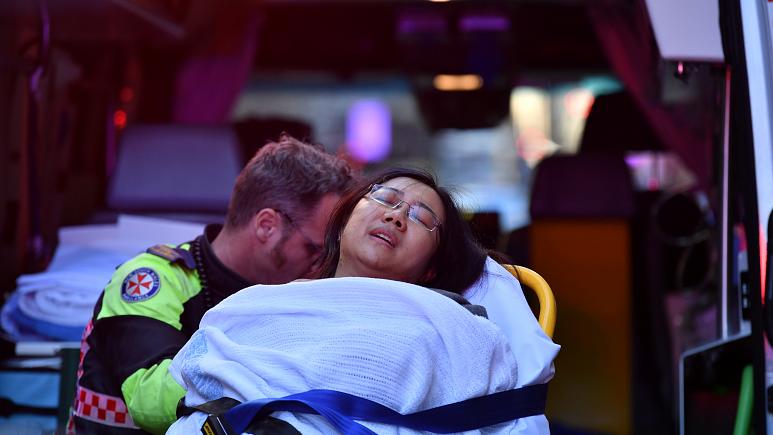 Sidney ve Melbourne’de saldırı: Bir kişi öldü, bir kişi yaralandı, polis McDonald’s a sığındı