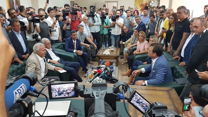‘Sesimizi 82 milyona duyuruyoruz’ diyen İmamoğlu’ndan tam destek: Burada olmamızın sebebi size güç olmak