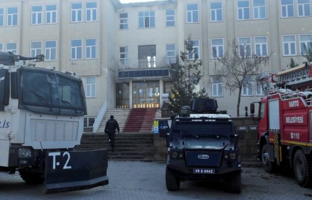 12 bin lirası çerez parası: Muş’un Varto ilçe Belediyesinde kayyım, 12 milyar borç yapmış