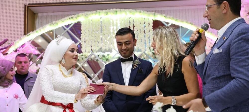 İmamoğlu’nun düğününe katıldığı gence ‘terörist’ diyen AKP’li Burhan Kuzu’ya dava