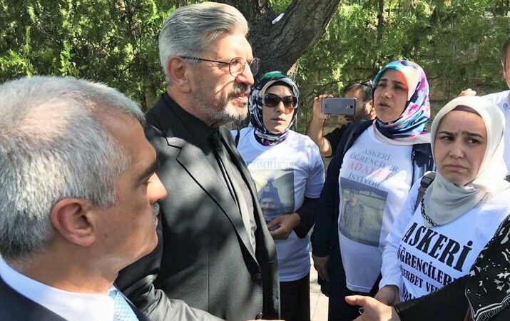 Meclis’in önünde şiddet ve gözaltı: Harbiyeli Annelere Meclis önünde polis saldırısı