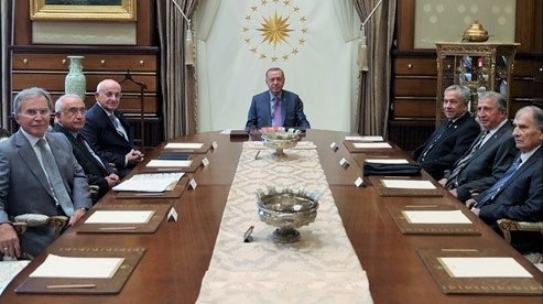 Maaşları 18 bin TL olan Saray’ın istişare üyelerden ilk fotoğraf