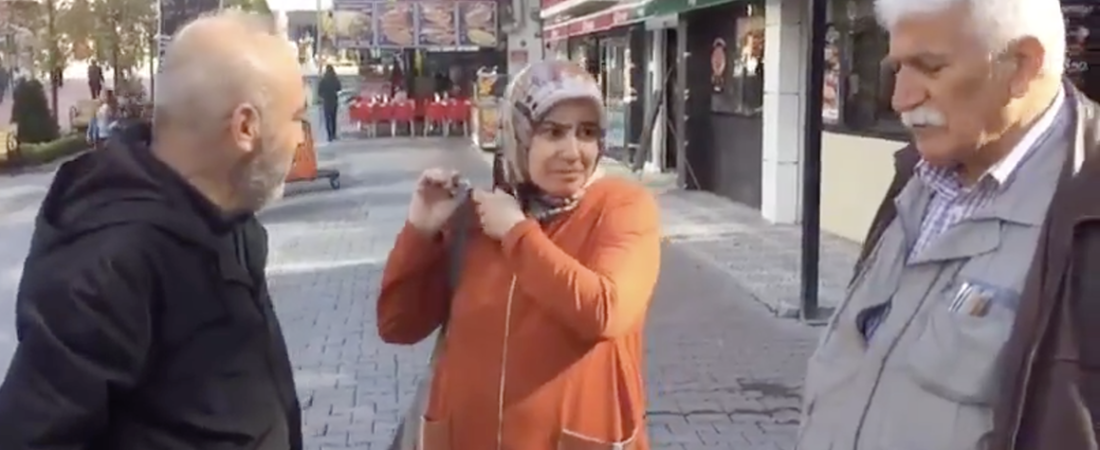 Sokakta sohbete polis gözaltısına tepki: Siz gideceksiniz biz geliyoruz!