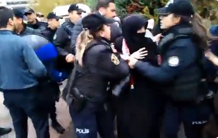 Polisten Furkan Vakfı gönüllülerine : Başındaki örtüye kadar alma hakkım var